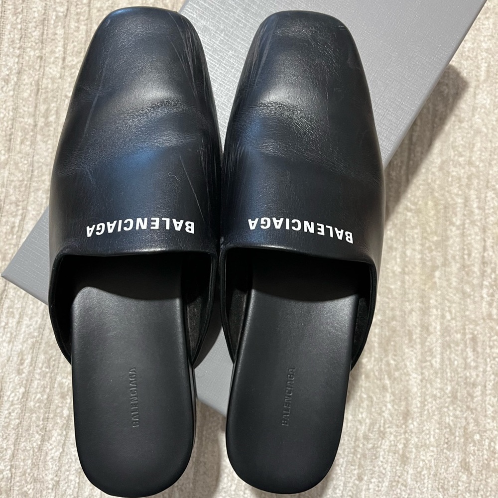 Black woman’s Balenciaga mule - Picture 2 of 5
